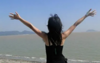 即使我们都搬家并结婚了我的前任仍然想弄乱我的心和我的脑袋