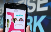 在Tinder上约会时保持安全的四种方法