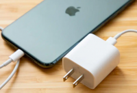 苹果从iPhone盒子中取出充电器节省了近65亿美元