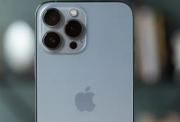 iPhone14Pro可能配备打孔摄像头并将FaceID隐藏在屏幕下方