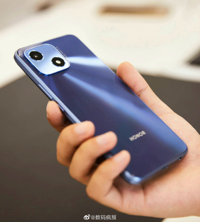 荣耀畅玩30开启预约这次复刻的是iPhone13